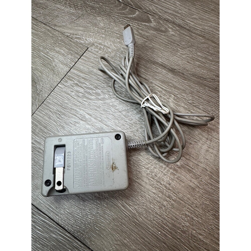 Nintendo DSi Pink Bundle + Charger & Game Tested Working Read Description - Picture 6 of 11